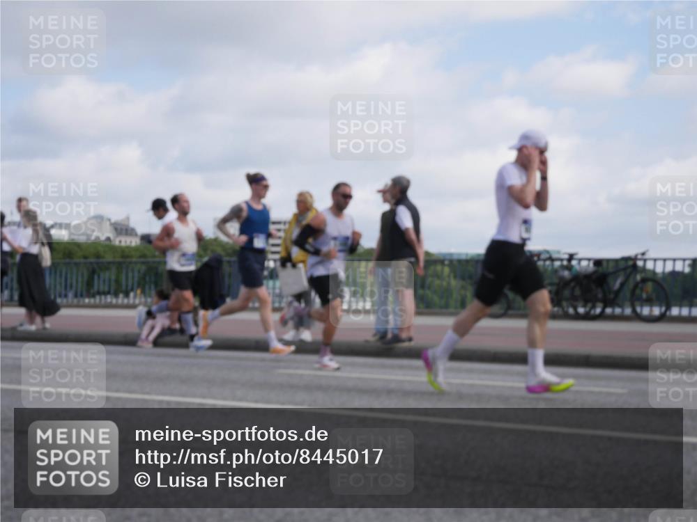 29.06.2025 - hella hamburg halbmarathon Luisa Fischer http://msf.ph/oto/8445017 29.06.2025 09:46:21 Kennedybrücke 1122, 5308, 5344, 7231, 7793, 8975, 9079, 10106, 10173 meine-sportfotos.de