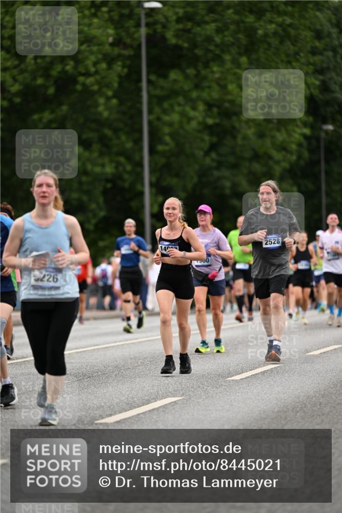 29.06.2025 - hella hamburg halbmarathon Dr. Thomas Lammeyer http://msf.ph/oto/8445021 29.06.2025 10:58:00 Kennedybrücke 1753, 1789, 1900, 1984, 2146, 2528, 2701, 3226, 4591, 4626, 5562, 5857, 6041, 6044, 6273, 6913, 7068, 7611, 7876, 7890, 8212, 8414, 8515, 8906, 9103, 9531, 9545, 9685, 10175 meine-sportfotos.de
