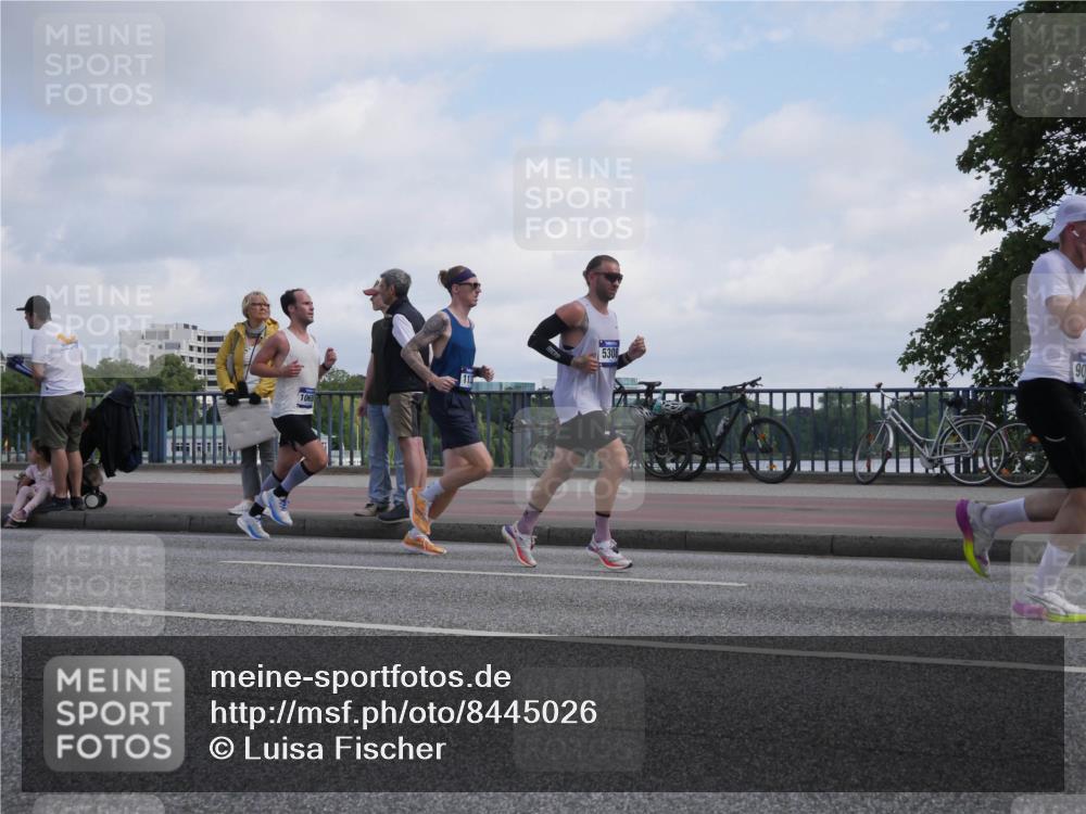 29.06.2025 - hella hamburg halbmarathon Luisa Fischer http://msf.ph/oto/8445026 29.06.2025 09:46:22 Kennedybrücke 106, 5308, 90, 1122, 5308, 5344, 7231, 7793, 8975, 9079, 10106, 10173 meine-sportfotos.de