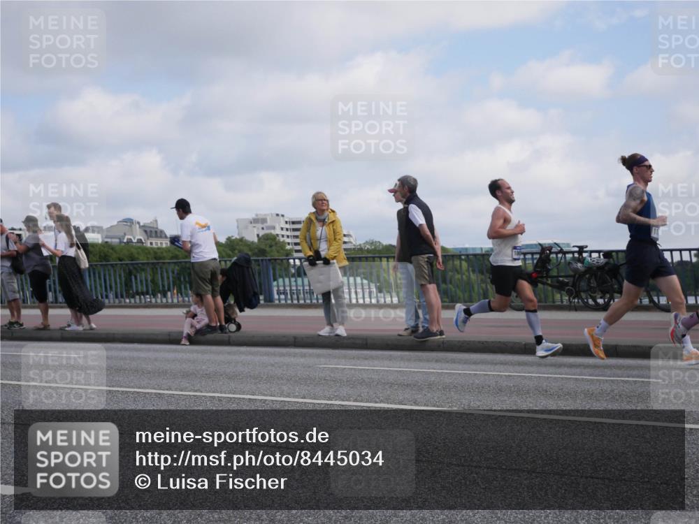 29.06.2025 - hella hamburg halbmarathon Luisa Fischer http://msf.ph/oto/8445034 29.06.2025 09:46:22 Kennedybrücke 1122, 5308, 5344, 7231, 7793, 8975, 9079, 10106, 10173 meine-sportfotos.de