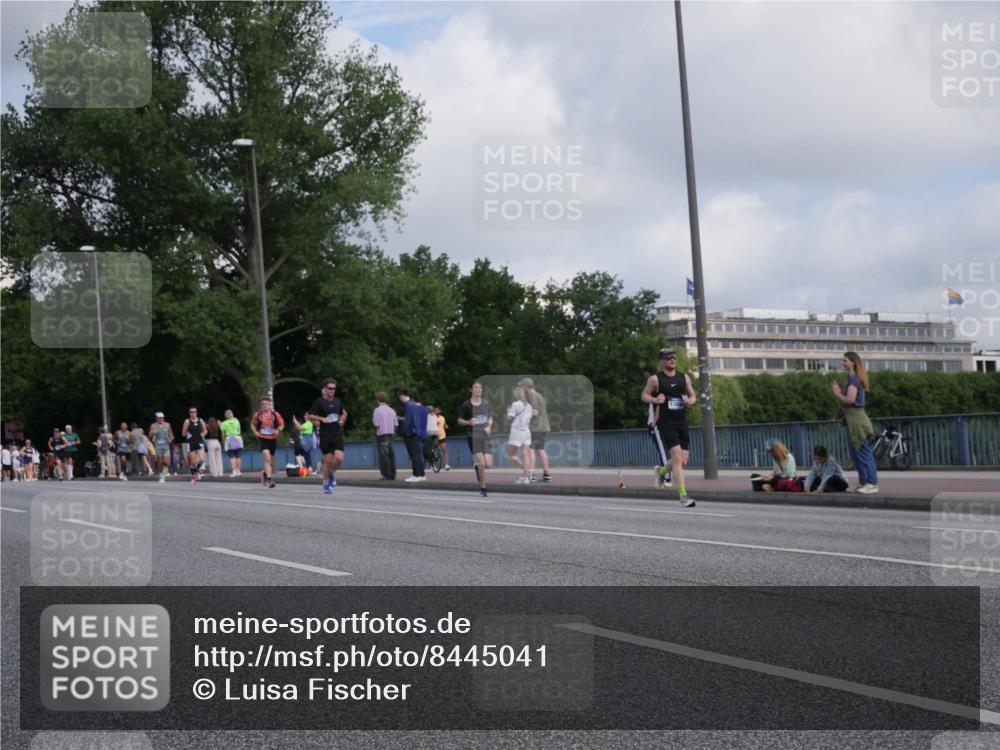 29.06.2025 - hella hamburg halbmarathon Luisa Fischer http://msf.ph/oto/8445041 29.06.2025 09:46:23 Kennedybrücke 1122, 5308, 5344, 7231, 7793, 8975, 9079, 10106, 10173 meine-sportfotos.de
