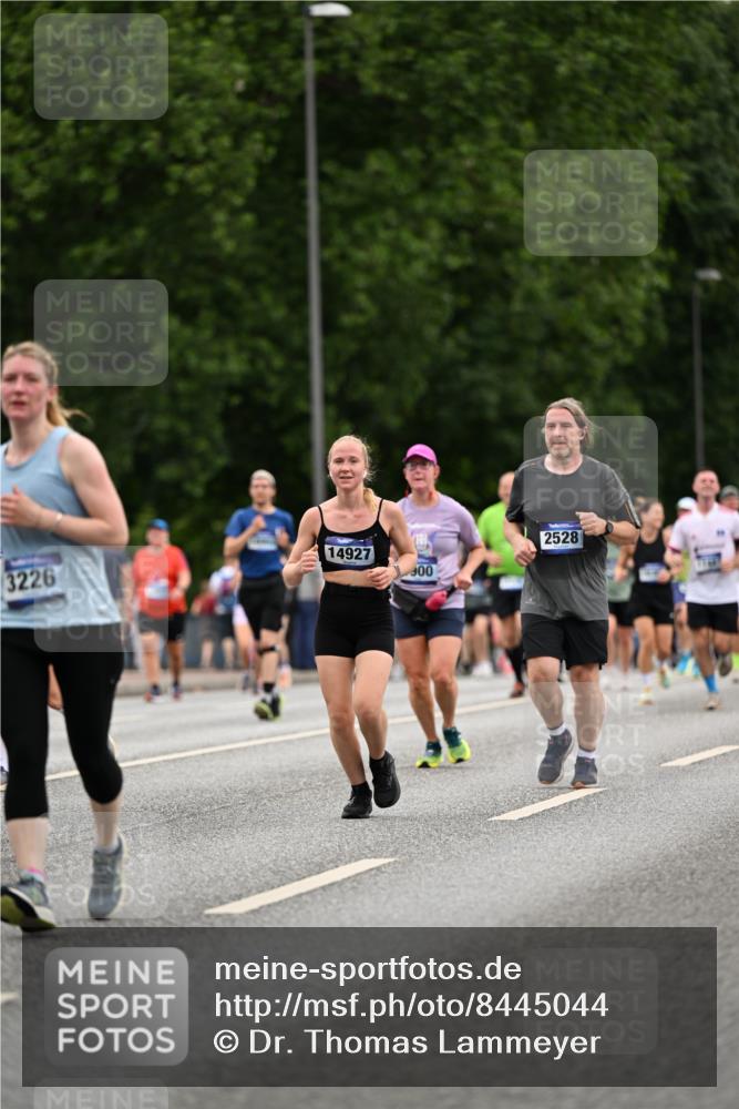 29.06.2025 - hella hamburg halbmarathon Dr. Thomas Lammeyer http://msf.ph/oto/8445044 29.06.2025 10:58:01 Kennedybrücke 1753, 1789, 1900, 1984, 2146, 2528, 2701, 3226, 4591, 4626, 5562, 5817, 5857, 6041, 6044, 6273, 6913, 7068, 7611, 7876, 8212, 8414, 8515, 8906, 9103, 9531, 9545, 9685, 10175 meine-sportfotos.de