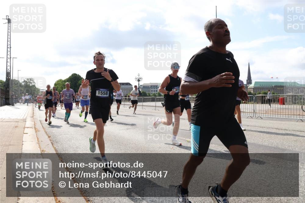 29.06.2025 - hella hamburg halbmarathon Lena Gebhardt http://msf.ph/oto/8445047 29.06.2025 09:53:19 Lombardsbrücke 5022, 13690, 7729, 1558, 1012, 1391, 1466, 1558, 1735, 1750, 1759, 1782, 2048, 2213, 2233, 2234, 2365, 2402, 2590, 2623, 2788, 2970, 3021, 3098, 3146, 3186, 3304, 3414, 3907, 3917, 3928, 4091, 4310, 4553, 4981, 4997, 5022, 5132, 5460, 5476, 5623, 5624, 5682, 5692, 6071, 6081, 6152, 6203, 6282, 6375, 6460, 6712, 6716, 6903, 7005, 7093, 7147, 7204, 7322, 7450, 7765, 8063, 8145, 8467, 8664, 9126, 9626, 9965, 13009 meine-sportfotos.de