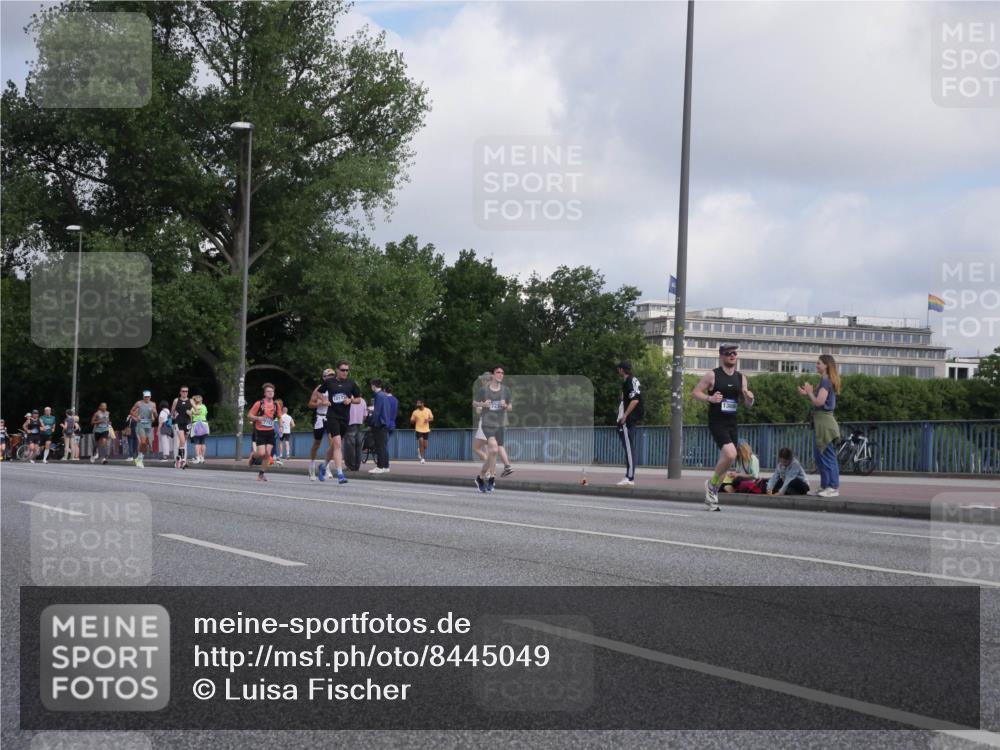 29.06.2025 - hella hamburg halbmarathon Luisa Fischer http://msf.ph/oto/8445049 29.06.2025 09:46:23 Kennedybrücke 13606, 1122, 5308, 5344, 7231, 7793, 8975, 9079, 10106, 10173 meine-sportfotos.de