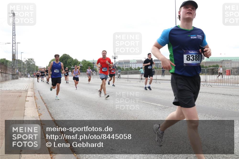 29.06.2025 - hella hamburg halbmarathon Lena Gebhardt http://msf.ph/oto/8445058 29.06.2025 10:29:54 Lombardsbrücke 1694, 13031, 17945, 8388, 1063, 1097, 1547, 1661, 1694, 2302, 2699, 3311, 3524, 3573, 3613, 4349, 4395, 4580, 5063, 5322, 5350, 6285, 6598, 6626, 7517, 7832, 8388, 8792, 8941, 9095, 9937, 10162, 10322, 10996, 11249, 11269, 11376, 11444, 11634, 12086, 12216, 12227, 12305, 12537, 12710, 13031, 13382, 13810, 14304, 15266, 16182, 16306, 16601, 16604, 16659, 16662, 16735, 16769, 17496, 17529, 17945, 18298, 18299, 18385, 18503 meine-sportfotos.de