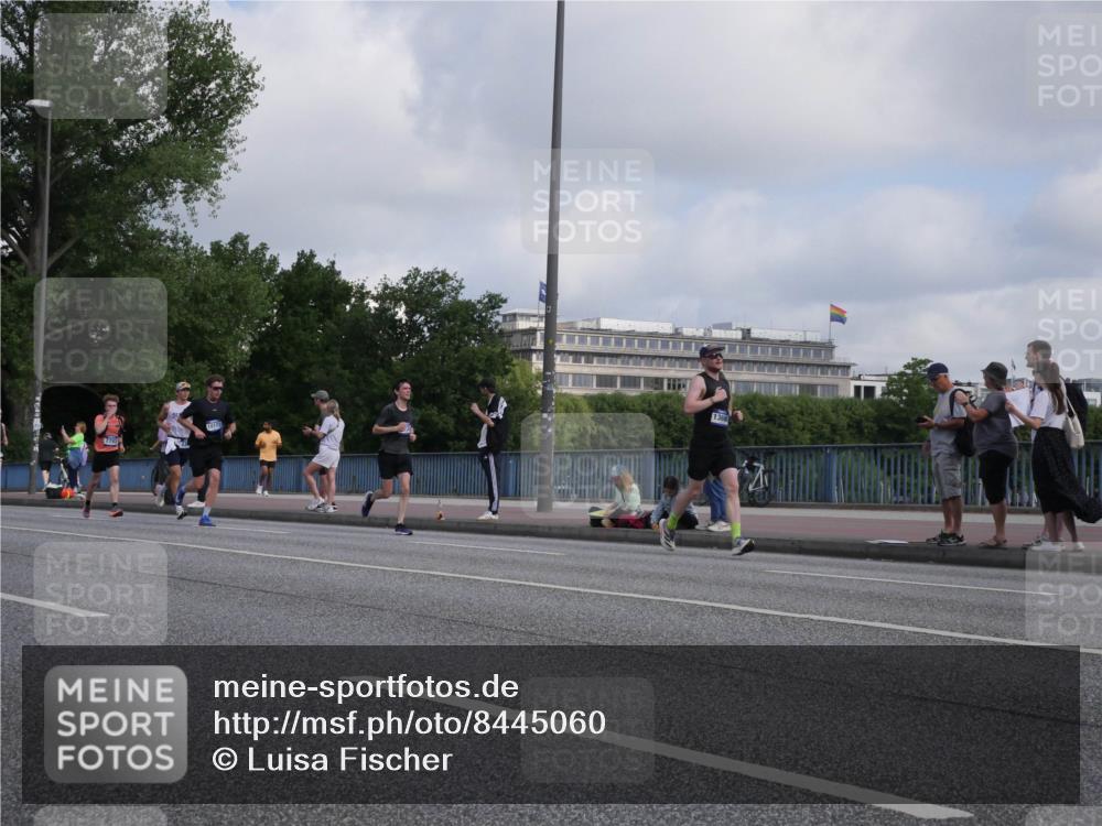 29.06.2025 - hella hamburg halbmarathon Luisa Fischer http://msf.ph/oto/8445060 29.06.2025 09:46:24 Kennedybrücke 7793, 136, 1122, 5308, 5344, 7231, 7793, 8975, 10106, 10173 meine-sportfotos.de