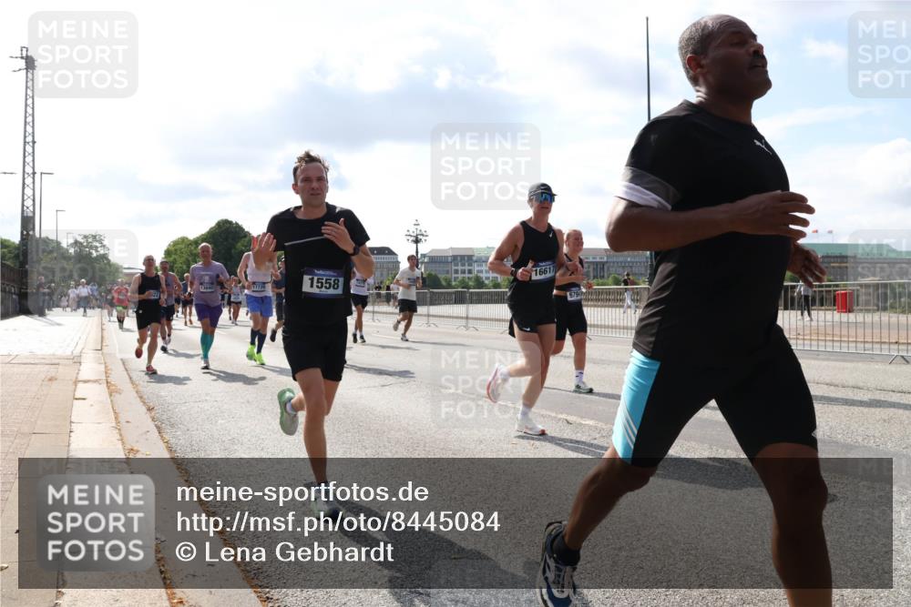 29.06.2025 - hella hamburg halbmarathon Lena Gebhardt http://msf.ph/oto/8445084 29.06.2025 09:53:19 Lombardsbrücke 13690, 17729, 1558, 16617, 9794, 1012, 1391, 1466, 1558, 1735, 1750, 1759, 1782, 2048, 2213, 2233, 2234, 2365, 2402, 2590, 2623, 2788, 2970, 3021, 3098, 3146, 3186, 3304, 3414, 3907, 3917, 3928, 4091, 4310, 4553, 4981, 4997, 5022, 5132, 5460, 5476, 5623, 5624, 5682, 5692, 6071, 6081, 6152, 6203, 6282, 6375, 6460, 6712, 6716, 6903, 7005, 7093, 7147, 7204, 7322, 7450, 7765, 8063, 8145, 8467, 8664, 9126, 9626, 9965, 13009 meine-sportfotos.de