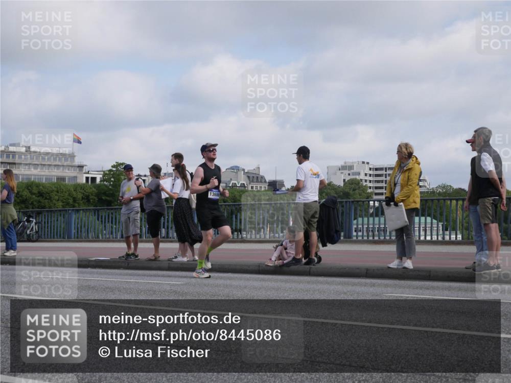 29.06.2025 - hella hamburg halbmarathon Luisa Fischer http://msf.ph/oto/8445086 29.06.2025 09:46:25 Kennedybrücke 13606, 5344, 7231, 7793, 8975, 9047, 10106, 10173 meine-sportfotos.de