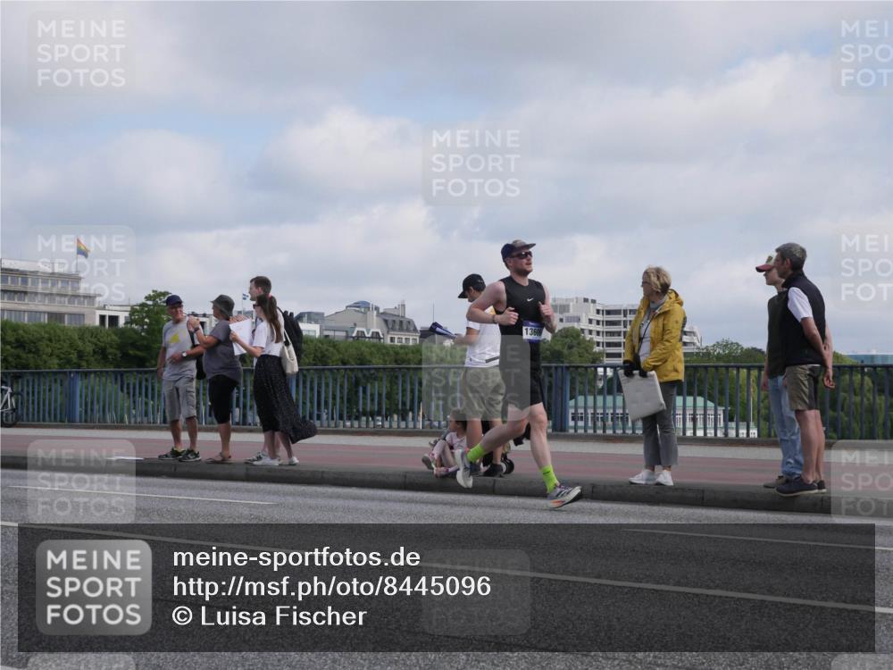 29.06.2025 - hella hamburg halbmarathon Luisa Fischer http://msf.ph/oto/8445096 29.06.2025 09:46:26 Kennedybrücke 13606, 5344, 7231, 7793, 8975, 9047, 10106, 10173 meine-sportfotos.de