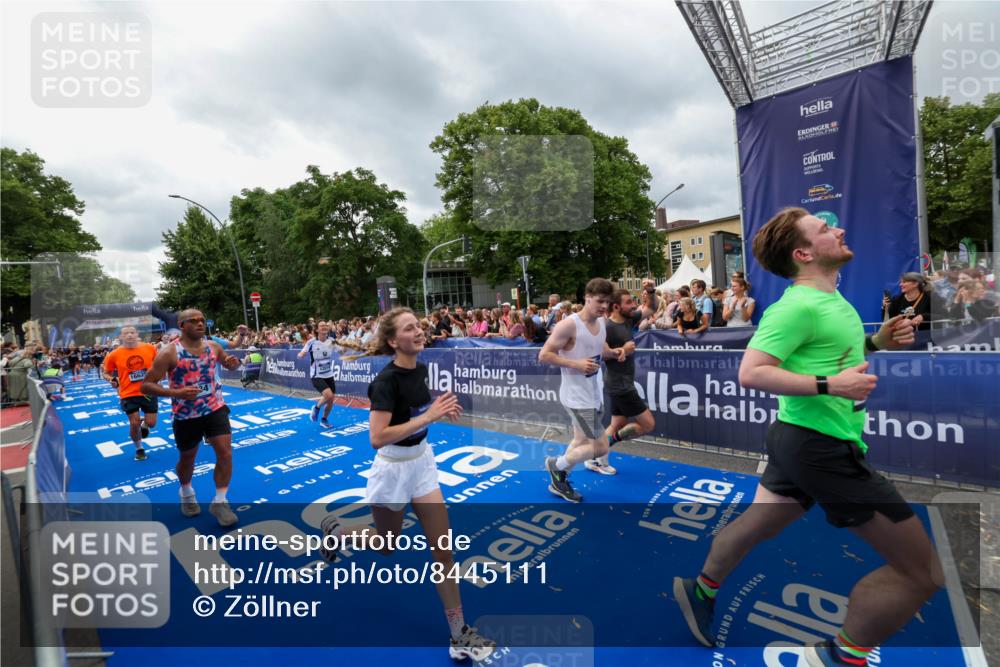 29.06.2025 - hella hamburg halbmarathon Zöllner http://msf.ph/oto/8445111 29.06.2025 10:57:25 Ziel 2417, 5926, 6272, 8585, 9450, 9727, 9934, 12014, 12590, 13394, 13664, 15229, 16625, 16830, 17160, 17779, 17828 meine-sportfotos.de