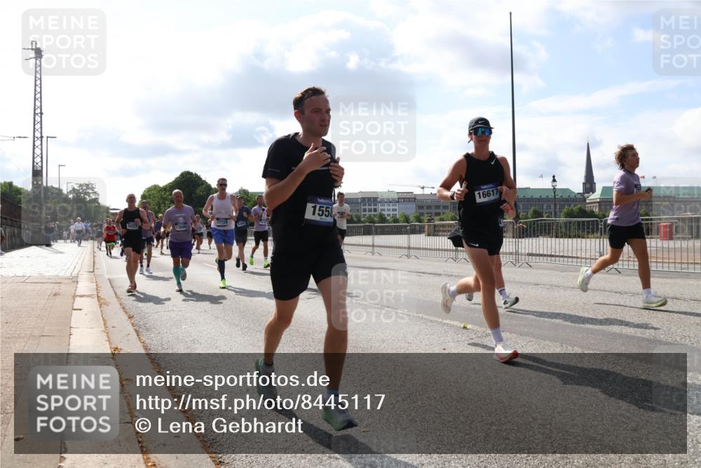 29.06.2025 - hella hamburg halbmarathon Lena Gebhardt http://msf.ph/oto/8445117 29.06.2025 09:53:19 Lombardsbrücke 5022, 13690, 17729, 1558, 16617, 1012, 1391, 1466, 1558, 1735, 1750, 1759, 1782, 2048, 2213, 2233, 2234, 2365, 2402, 2590, 2623, 2788, 2970, 3021, 3098, 3146, 3186, 3304, 3414, 3907, 3917, 3928, 4091, 4310, 4553, 4981, 4997, 5022, 5132, 5460, 5476, 5623, 5624, 5682, 5692, 6071, 6081, 6152, 6203, 6282, 6375, 6460, 6712, 6716, 6903, 7005, 7093, 7147, 7204, 7322, 7450, 7765, 8063, 8145, 8467, 8664, 9126, 9626, 9965, 13009 meine-sportfotos.de