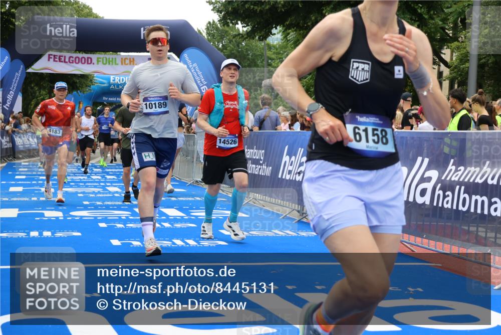 29.06.2025 - hella hamburg halbmarathon Strokosch-Dieckow http://msf.ph/oto/8445131 29.06.2025 10:49:19 Ziel 1342, 1476, 2013, 4183, 4185, 6158, 8112, 9348, 10053, 10189, 11779, 11819, 12670, 13269, 13450, 14526, 14838, 15422, 15784, 15894, 15966, 16369, 16891, 18887 meine-sportfotos.de