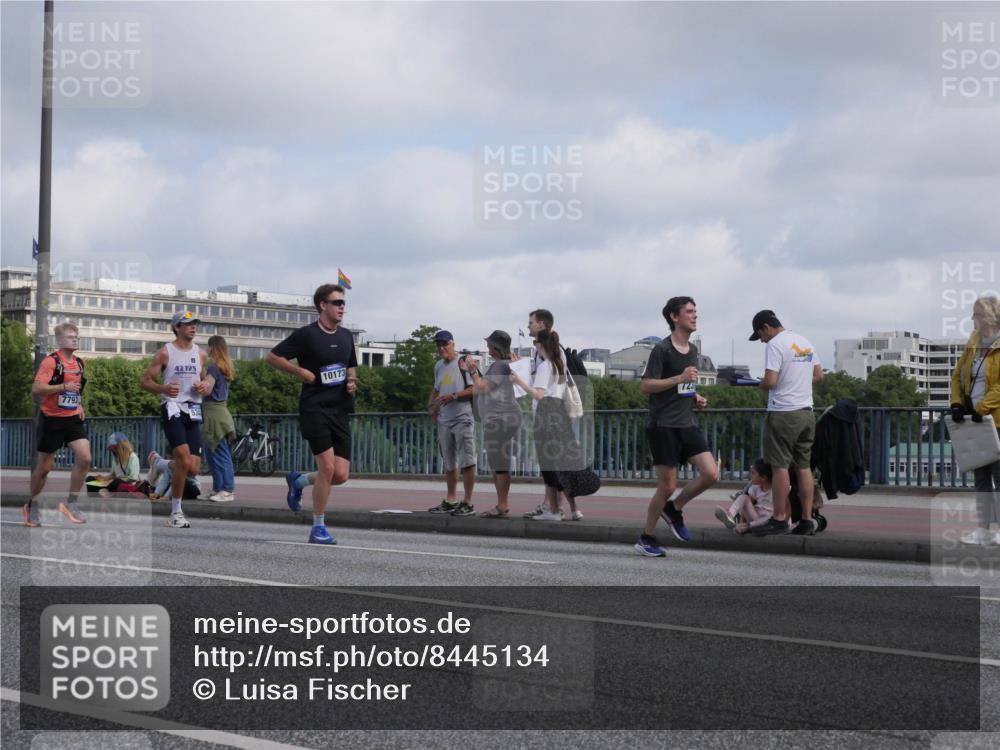 29.06.2025 - hella hamburg halbmarathon Luisa Fischer http://msf.ph/oto/8445134 29.06.2025 09:46:27 Kennedybrücke 7793, 42195, 10173, 723, 5344, 7231, 7793, 8975, 9047, 10106, 10173 meine-sportfotos.de