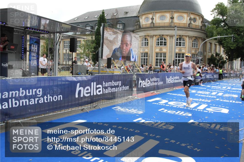 29.06.2025 - hella hamburg halbmarathon Michael Strokosch http://msf.ph/oto/8445143 29.06.2025 10:26:56 Ziel 5344, 9079, 12992, 15023 meine-sportfotos.de