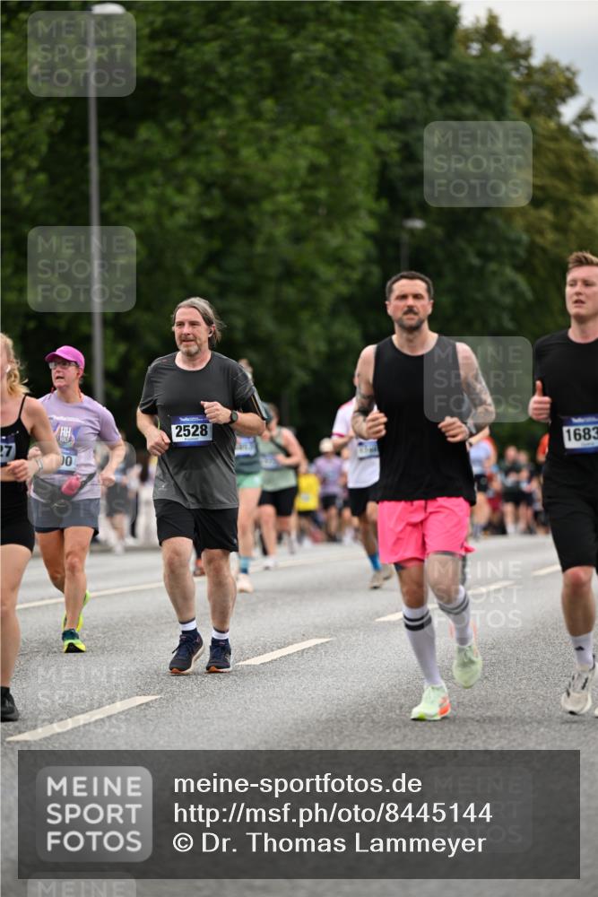 29.06.2025 - hella hamburg halbmarathon Dr. Thomas Lammeyer http://msf.ph/oto/8445144 29.06.2025 10:58:02 Kennedybrücke 1753, 1789, 1900, 1984, 2146, 2528, 2701, 3226, 4591, 4626, 5562, 5817, 5857, 6041, 6273, 6913, 7068, 7611, 7876, 8189, 8212, 8515, 8906, 9103, 9531, 9545, 9685, 10175 meine-sportfotos.de