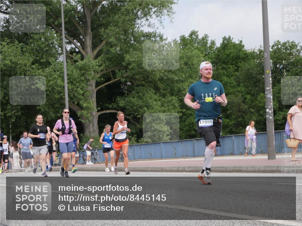 29.06.2025 - hella hamburg halbmarathon Luisa Fischer http://msf.ph/oto/8445145 29.06.2025 10:27:09 Kennedybrücke 1304, 444, 13149, 2025, 17099, 1444, 2489, 3034, 3285, 4684, 6502, 8031, 9217 meine-sportfotos.de