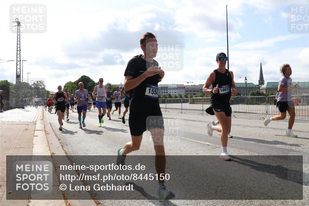 29.06.2025 - hella hamburg halbmarathon Lena Gebhardt http://msf.ph/oto/8445150 29.06.2025 09:53:19 Lombardsbrücke 502, 13690, 17729, 1558, 16617, 1012, 1391, 1466, 1558, 1735, 1750, 1759, 1782, 2048, 2213, 2233, 2234, 2365, 2402, 2590, 2623, 2788, 2970, 3021, 3098, 3146, 3186, 3304, 3414, 3907, 3917, 3928, 4091, 4310, 4553, 4981, 4997, 5022, 5132, 5460, 5476, 5623, 5624, 5682, 5692, 6071, 6081, 6152, 6203, 6282, 6375, 6460, 6712, 6716, 6903, 7005, 7093, 7147, 7204, 7322, 7450, 7765, 8063, 8145, 8467, 8664, 9126, 9626, 9965, 13009 meine-sportfotos.de