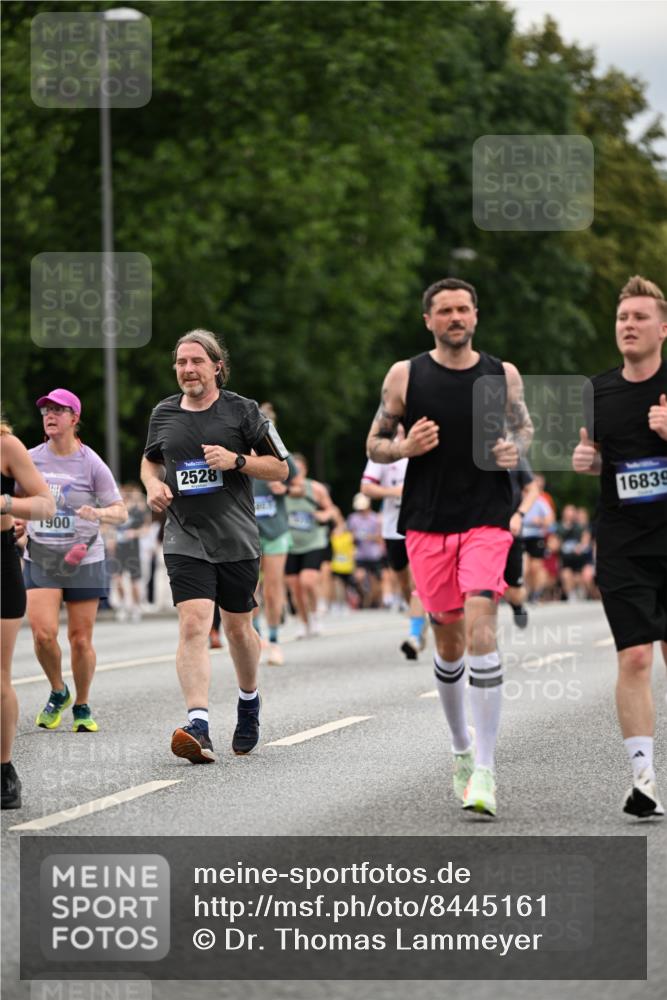 29.06.2025 - hella hamburg halbmarathon Dr. Thomas Lammeyer http://msf.ph/oto/8445161 29.06.2025 10:58:02 Kennedybrücke 1753, 1789, 1900, 1984, 2146, 2528, 2701, 3226, 4591, 4626, 5562, 5817, 5857, 6041, 6273, 6913, 7068, 7611, 7876, 8189, 8212, 8515, 8906, 9103, 9531, 9545, 9685, 10175 meine-sportfotos.de