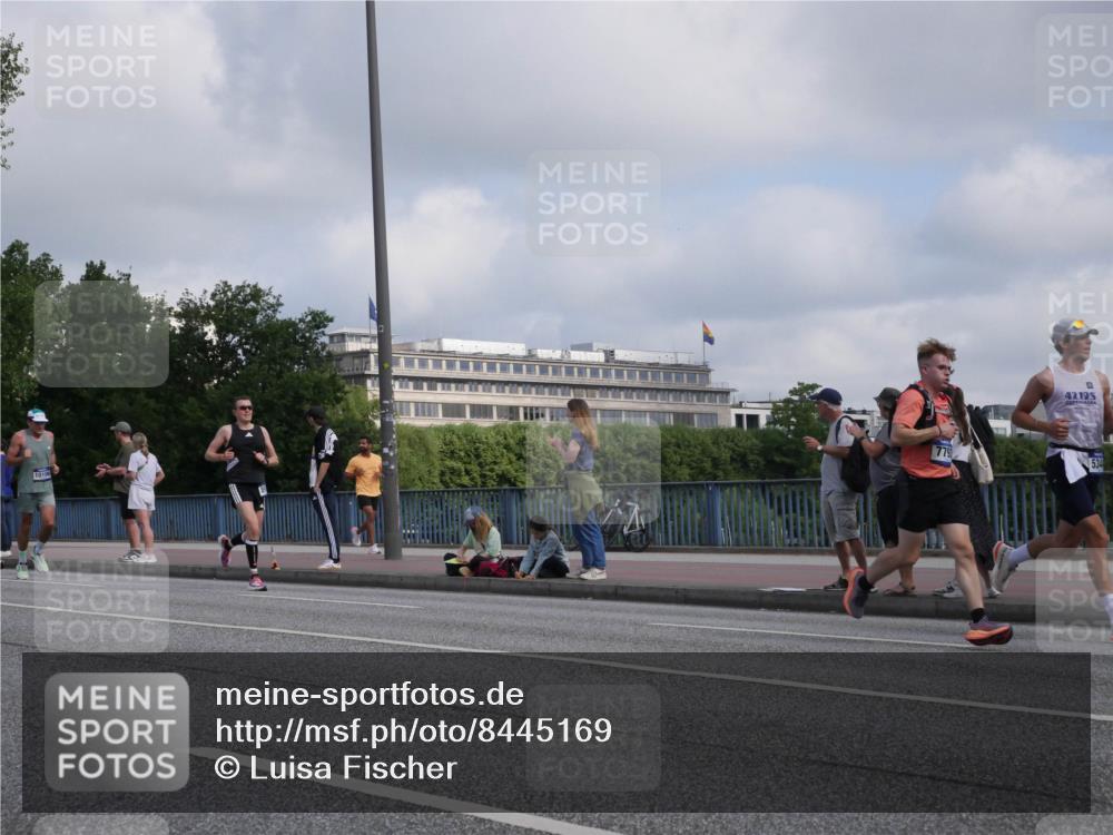 29.06.2025 - hella hamburg halbmarathon Luisa Fischer http://msf.ph/oto/8445169 29.06.2025 09:46:28 Kennedybrücke 10106, 42195, 779, 534, 5344, 7231, 7793, 8975, 9047, 10106, 10173 meine-sportfotos.de