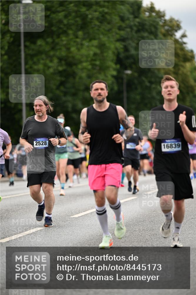 29.06.2025 - hella hamburg halbmarathon Dr. Thomas Lammeyer http://msf.ph/oto/8445173 29.06.2025 10:58:03 Kennedybrücke 1753, 1789, 1900, 1984, 2146, 2528, 2701, 3226, 4591, 4626, 5562, 5817, 5857, 6273, 6913, 7068, 7611, 7876, 8189, 8212, 8515, 8906, 9103, 9531, 9545, 9685, 10175 meine-sportfotos.de
