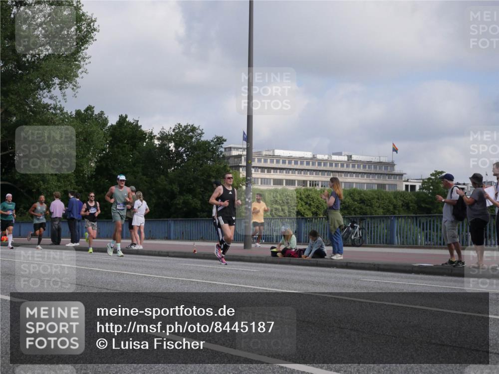 29.06.2025 - hella hamburg halbmarathon Luisa Fischer http://msf.ph/oto/8445187 29.06.2025 09:46:29 Kennedybrücke 9047, 10106, 5344, 7231, 7793, 8975, 9047, 10106, 10173, 10790 meine-sportfotos.de