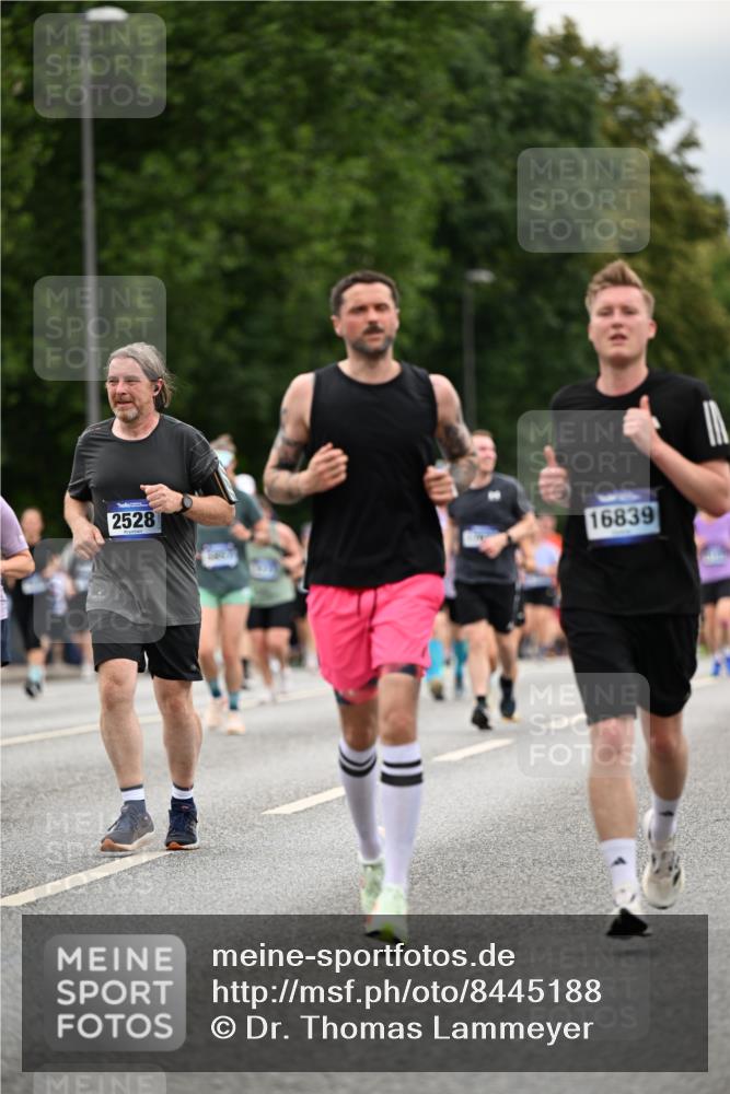 29.06.2025 - hella hamburg halbmarathon Dr. Thomas Lammeyer http://msf.ph/oto/8445188 29.06.2025 10:58:03 Kennedybrücke 1753, 1789, 1900, 1984, 2146, 2528, 2701, 3226, 4591, 4626, 5562, 5817, 5857, 6273, 6913, 7068, 7611, 7876, 8189, 8212, 8515, 8906, 9103, 9531, 9545, 9685, 10175 meine-sportfotos.de