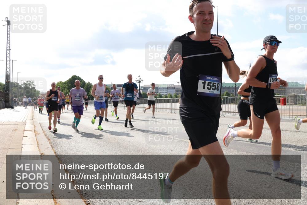 29.06.2025 - hella hamburg halbmarathon Lena Gebhardt http://msf.ph/oto/8445197 29.06.2025 09:53:19 Lombardsbrücke 5022, 13690, 7729, 4091, 1558, 1661, 1012, 1391, 1466, 1558, 1735, 1750, 1759, 1782, 2048, 2213, 2233, 2234, 2365, 2402, 2590, 2623, 2788, 2970, 3021, 3098, 3146, 3186, 3304, 3414, 3907, 3917, 3928, 4091, 4310, 4553, 4981, 4997, 5022, 5132, 5460, 5476, 5623, 5624, 5682, 5692, 6071, 6081, 6152, 6203, 6282, 6375, 6460, 6712, 6716, 6903, 7005, 7093, 7147, 7204, 7322, 7450, 7765, 8063, 8145, 8467, 8664, 9126, 9626, 9965, 13009 meine-sportfotos.de
