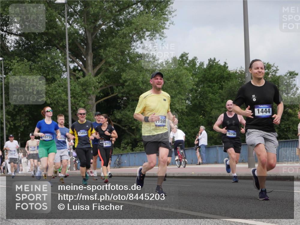 29.06.2025 - hella hamburg halbmarathon Luisa Fischer http://msf.ph/oto/8445203 29.06.2025 10:27:16 Kennedybrücke 1005, 17414, 15739, 15853, 2070, 9715, 7595, 15796, 1444, 1005, 1009, 1304, 1444, 2108, 2489, 3185, 4122, 4391, 4597, 5661, 7013, 8031, 8149, 9715 meine-sportfotos.de