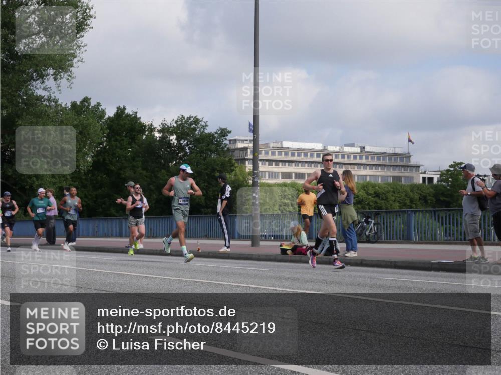 29.06.2025 - hella hamburg halbmarathon Luisa Fischer http://msf.ph/oto/8445219 29.06.2025 09:46:30 Kennedybrücke 10106, 5344, 7231, 7793, 8975, 9047, 10106, 10173, 10790 meine-sportfotos.de
