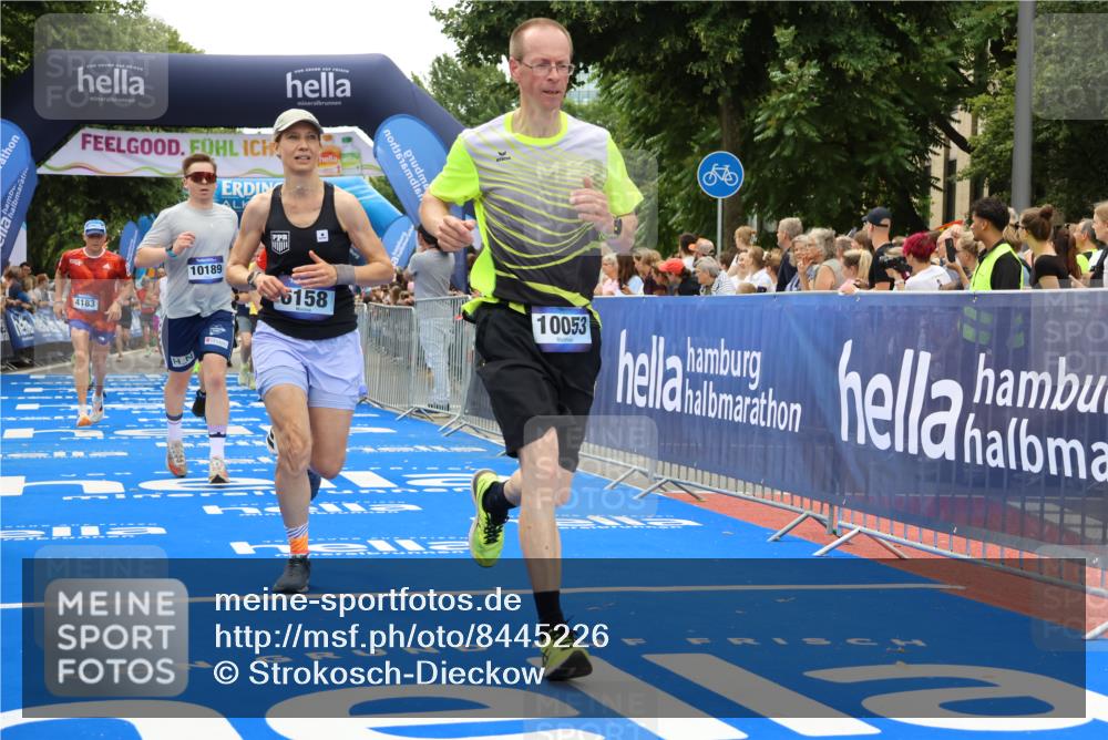 29.06.2025 - hella hamburg halbmarathon Strokosch-Dieckow http://msf.ph/oto/8445226 29.06.2025 10:49:18 Ziel 1342, 2013, 4183, 4185, 6158, 8112, 9348, 10053, 10189, 11779, 11819, 12670, 13450, 14526, 14838, 15422, 15784, 15894, 15966, 16369 meine-sportfotos.de