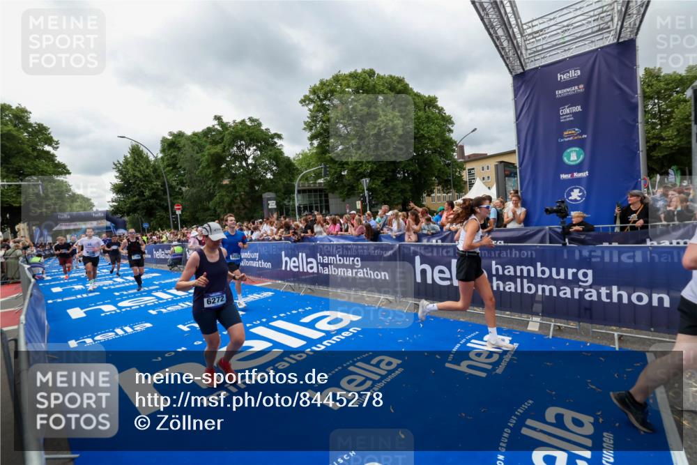 29.06.2025 - hella hamburg halbmarathon Zöllner http://msf.ph/oto/8445278 29.06.2025 10:57:28 Ziel 3435, 5926, 6272, 6281, 6302, 8393, 9450, 9727, 12144, 12590, 13394, 13664, 15695, 16093, 16830, 17160, 17758, 17828 meine-sportfotos.de