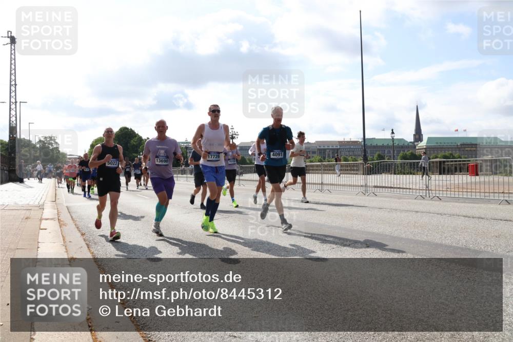 29.06.2025 - hella hamburg halbmarathon Lena Gebhardt http://msf.ph/oto/8445312 29.06.2025 09:53:20 Lombardsbrücke 5022, 13690, 17729, 4091, 1610, 1012, 1391, 1466, 1558, 1735, 1750, 1759, 2048, 2213, 2234, 2365, 2402, 2590, 2623, 2788, 2970, 3021, 3098, 3146, 3186, 3304, 3414, 3907, 3917, 3928, 4091, 4310, 4553, 4981, 4997, 5022, 5132, 5460, 5476, 5623, 5624, 5682, 5692, 6071, 6081, 6152, 6203, 6282, 6375, 6460, 6712, 6716, 6903, 7005, 7093, 7147, 7204, 7322, 7450, 7765, 8063, 8145, 8467, 8664, 9126, 9626, 9965, 13009 meine-sportfotos.de