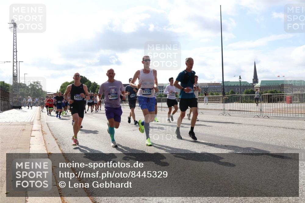 29.06.2025 - hella hamburg halbmarathon Lena Gebhardt http://msf.ph/oto/8445329 29.06.2025 09:53:20 Lombardsbrücke 5022, 13690, 6460, 17729, 1012, 1391, 1466, 1558, 1735, 1750, 1759, 2048, 2213, 2234, 2365, 2402, 2590, 2623, 2788, 2970, 3021, 3098, 3146, 3186, 3304, 3414, 3907, 3917, 3928, 4091, 4310, 4553, 4981, 4997, 5022, 5132, 5460, 5476, 5623, 5624, 5682, 5692, 6071, 6081, 6152, 6203, 6282, 6375, 6460, 6712, 6716, 6903, 7005, 7093, 7147, 7204, 7322, 7450, 7765, 8063, 8145, 8467, 8664, 9126, 9626, 9965, 13009 meine-sportfotos.de