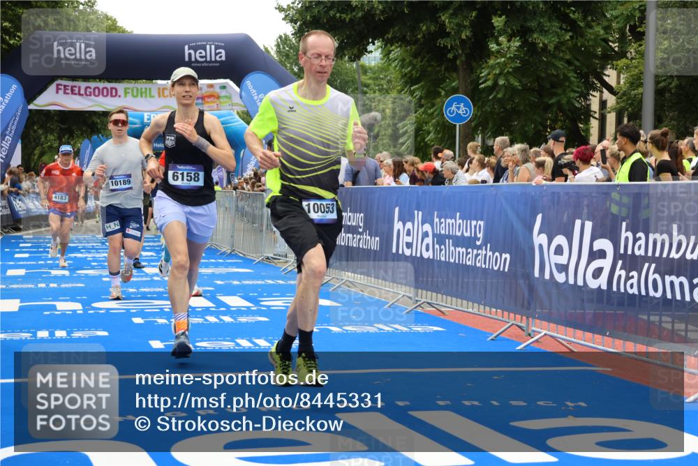 29.06.2025 - hella hamburg halbmarathon Strokosch-Dieckow http://msf.ph/oto/8445331 29.06.2025 10:49:18 Ziel 1342, 2013, 4183, 4185, 6158, 8112, 9348, 10053, 10189, 11779, 11819, 12670, 13450, 14526, 14838, 15422, 15784, 15894, 15966, 16369 meine-sportfotos.de