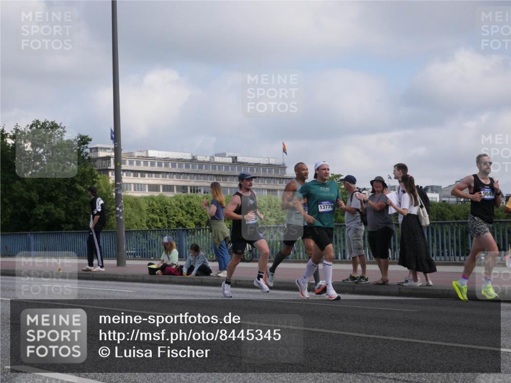 29.06.2025 - hella hamburg halbmarathon Luisa Fischer http://msf.ph/oto/8445345 29.06.2025 09:46:34 Kennedybrücke 13779, 9047, 3075, 3968, 8975, 9047, 10106, 10790 meine-sportfotos.de