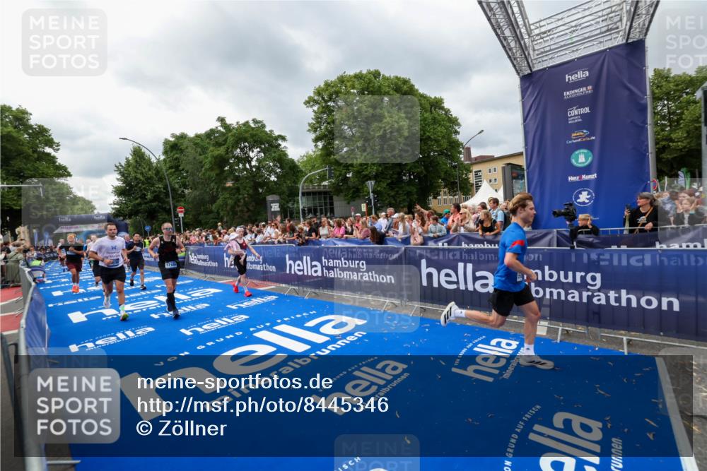29.06.2025 - hella hamburg halbmarathon Zöllner http://msf.ph/oto/8445346 29.06.2025 10:57:29 Ziel 3435, 5926, 6272, 6281, 6302, 8393, 9727, 12144, 13394, 13664, 15695, 16093, 16830, 17160, 17758, 17828 meine-sportfotos.de
