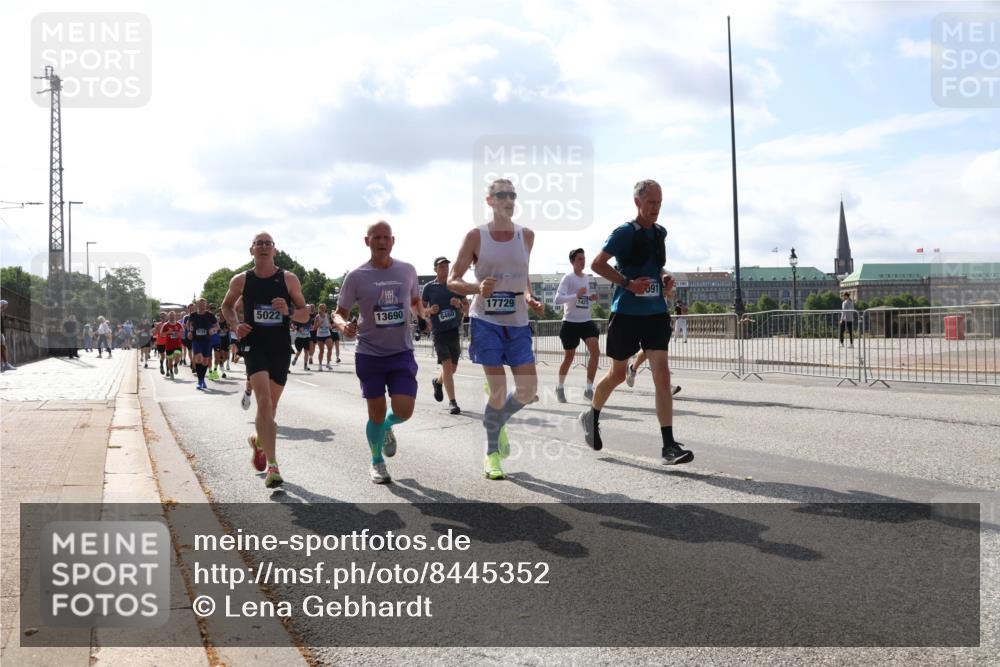 29.06.2025 - hella hamburg halbmarathon Lena Gebhardt http://msf.ph/oto/8445352 29.06.2025 09:53:21 Lombardsbrücke 5022, 13690, 17729, 091, 6460, 888888, 1012, 1391, 1466, 1558, 1735, 1750, 1759, 2048, 2213, 2234, 2365, 2402, 2590, 2623, 2788, 2970, 3021, 3098, 3146, 3186, 3304, 3414, 3907, 3917, 3928, 4091, 4310, 4553, 4981, 4997, 5022, 5132, 5460, 5623, 5624, 5682, 5692, 6071, 6081, 6152, 6203, 6282, 6375, 6460, 6712, 6716, 6903, 7005, 7093, 7147, 7204, 7322, 7450, 7765, 8063, 8145, 8467, 8664, 9126, 9626, 9723, 9965, 13009 meine-sportfotos.de