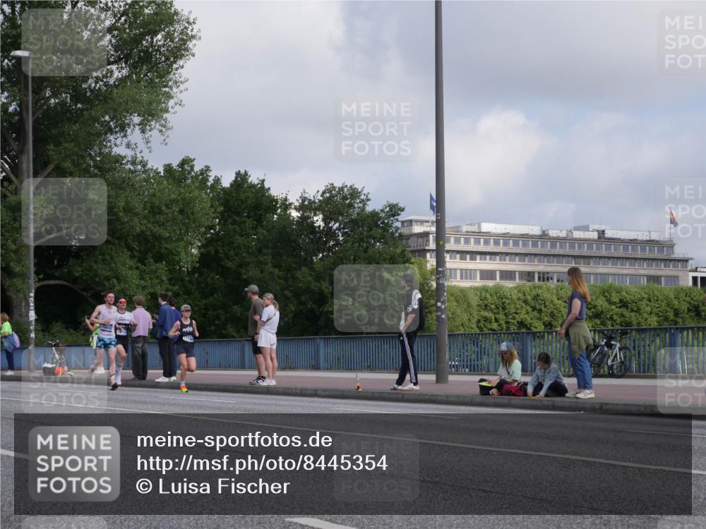 29.06.2025 - hella hamburg halbmarathon Luisa Fischer http://msf.ph/oto/8445354 29.06.2025 09:46:34 Kennedybrücke 14, 10790, 3075, 3968, 8975, 9047, 10106, 10790 meine-sportfotos.de