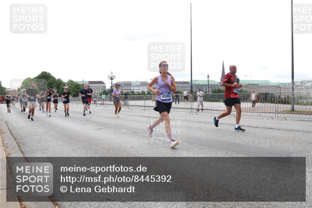 29.06.2025 - hella hamburg halbmarathon Lena Gebhardt http://msf.ph/oto/8445392 29.06.2025 10:29:57 Lombardsbrücke 4580, 123, 1063, 1097, 1547, 1661, 1694, 2302, 2699, 3443, 3524, 3573, 3613, 4395, 4580, 5063, 5322, 5350, 6598, 6616, 6626, 7517, 7832, 8388, 8792, 8941, 9095, 9937, 10162, 10322, 10996, 11249, 11269, 11376, 11444, 11634, 12086, 12216, 12227, 12305, 12504, 12537, 12710, 13031, 13382, 13810, 14304, 15266, 16182, 16306, 16601, 16604, 16659, 16662, 16735, 16769, 17529, 17945, 18046, 18385, 18503 meine-sportfotos.de