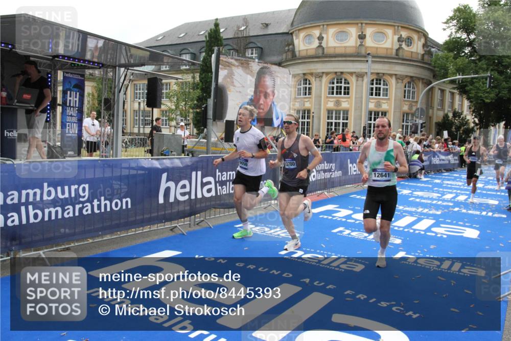 29.06.2025 - hella hamburg halbmarathon Michael Strokosch http://msf.ph/oto/8445393 29.06.2025 10:27:04 Ziel 9079, 12641, 12992, 13780, 13956, 14828, 15671, 19050 meine-sportfotos.de
