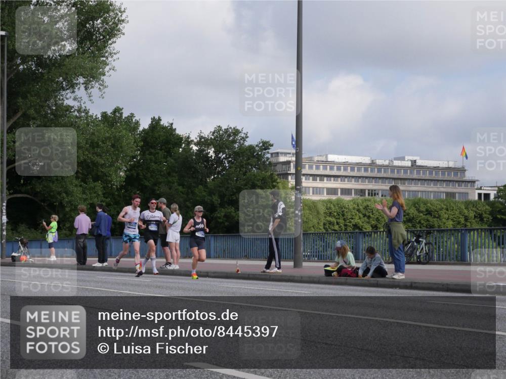 29.06.2025 - hella hamburg halbmarathon Luisa Fischer http://msf.ph/oto/8445397 29.06.2025 09:46:36 Kennedybrücke 15655, 19114, 10790, 1065, 3075, 3968, 9047, 10790 meine-sportfotos.de