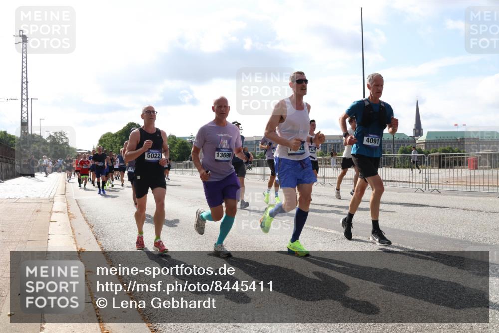 29.06.2025 - hella hamburg halbmarathon Lena Gebhardt http://msf.ph/oto/8445411 29.06.2025 09:53:21 Lombardsbrücke 11, 4091, 13690, 5022, 1012, 1391, 1466, 1558, 1735, 1750, 1759, 2048, 2213, 2234, 2365, 2402, 2590, 2623, 2788, 2970, 3021, 3098, 3146, 3186, 3304, 3414, 3907, 3917, 3928, 4091, 4310, 4553, 4981, 4997, 5022, 5132, 5460, 5623, 5624, 5682, 5692, 6071, 6081, 6152, 6203, 6282, 6375, 6460, 6712, 6716, 6903, 7005, 7093, 7147, 7204, 7322, 7450, 7765, 8063, 8145, 8467, 8664, 9126, 9626, 9723, 9965, 13009 meine-sportfotos.de