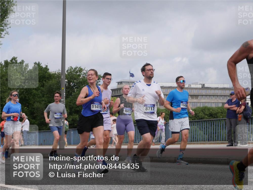 29.06.2025 - hella hamburg halbmarathon Luisa Fischer http://msf.ph/oto/8445435 29.06.2025 10:27:30 Kennedybrücke 18109, 11415, 743, 9603, 8717, 15456, 1545, 2766, 3579, 4993, 5055, 5160, 8141, 8297, 8676, 8717, 9603 meine-sportfotos.de