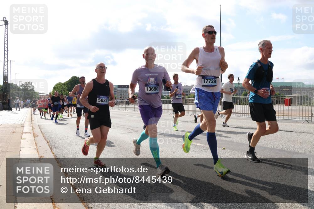 29.06.2025 - hella hamburg halbmarathon Lena Gebhardt http://msf.ph/oto/8445439 29.06.2025 09:53:21 Lombardsbrücke 5022, 13690, 1610, 17729, 1012, 1391, 1466, 1558, 1735, 1750, 1759, 2048, 2213, 2234, 2365, 2402, 2590, 2623, 2788, 2970, 3021, 3098, 3146, 3186, 3304, 3414, 3907, 3917, 3928, 4091, 4310, 4553, 4981, 4997, 5022, 5132, 5460, 5623, 5624, 5682, 5692, 6071, 6081, 6152, 6203, 6282, 6375, 6460, 6712, 6716, 6903, 7005, 7093, 7147, 7204, 7322, 7450, 7765, 8063, 8145, 8467, 8664, 9126, 9626, 9723, 9965, 13009 meine-sportfotos.de