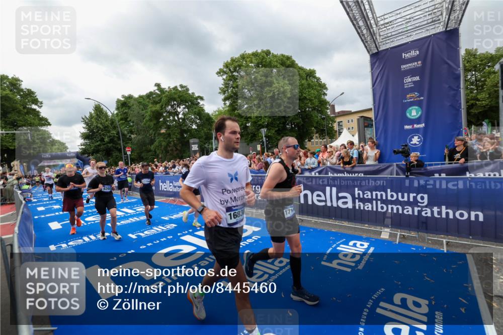 29.06.2025 - hella hamburg halbmarathon Zöllner http://msf.ph/oto/8445460 29.06.2025 10:57:31 Ziel 3435, 5015, 5134, 5728, 6281, 6302, 8393, 9727, 12144, 13245, 13394, 15695, 16093, 16830, 17160, 17758, 17828 meine-sportfotos.de