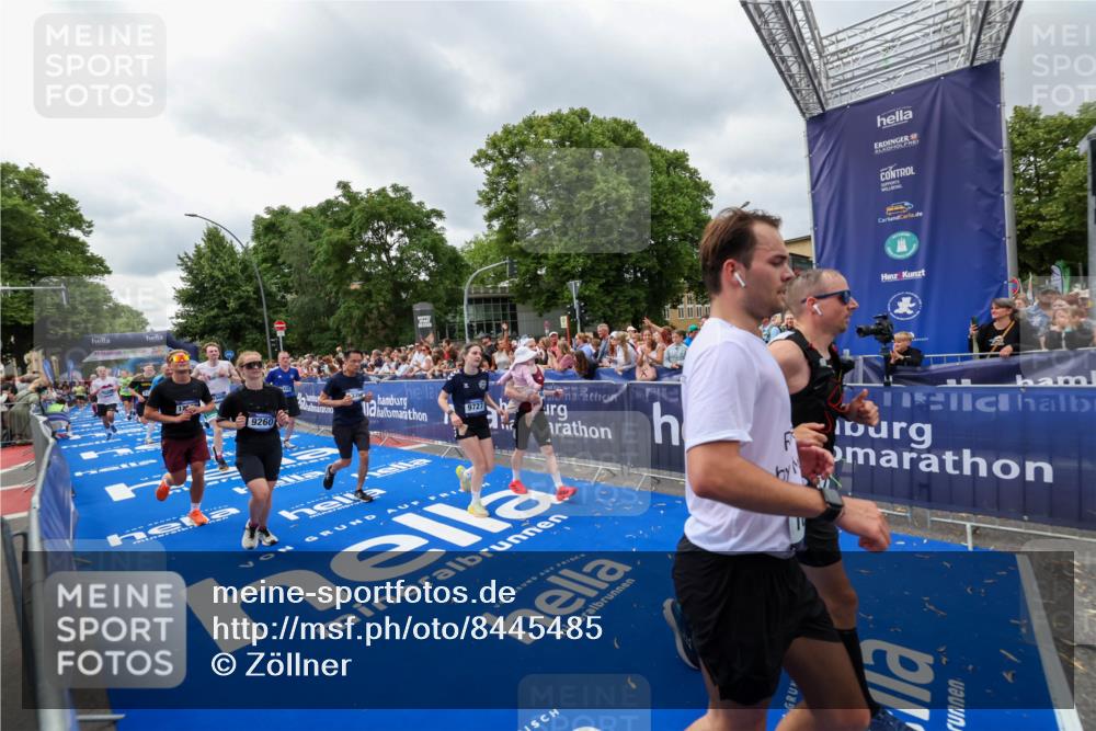 29.06.2025 - hella hamburg halbmarathon Zöllner http://msf.ph/oto/8445485 29.06.2025 10:57:32 Ziel 2236, 3435, 4502, 5015, 5134, 5728, 6281, 6302, 8393, 9727, 12144, 13245, 13394, 15695, 16093, 16830, 17160, 17758, 17828 meine-sportfotos.de