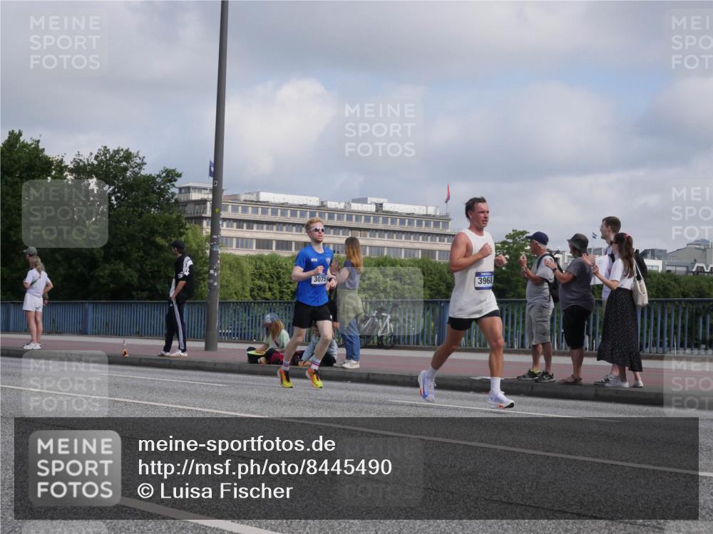 29.06.2025 - hella hamburg halbmarathon Luisa Fischer http://msf.ph/oto/8445490 29.06.2025 09:46:41 Kennedybrücke 3075, 3968, 1065, 2879, 3075, 3968, 4678, 7349, 10790 meine-sportfotos.de
