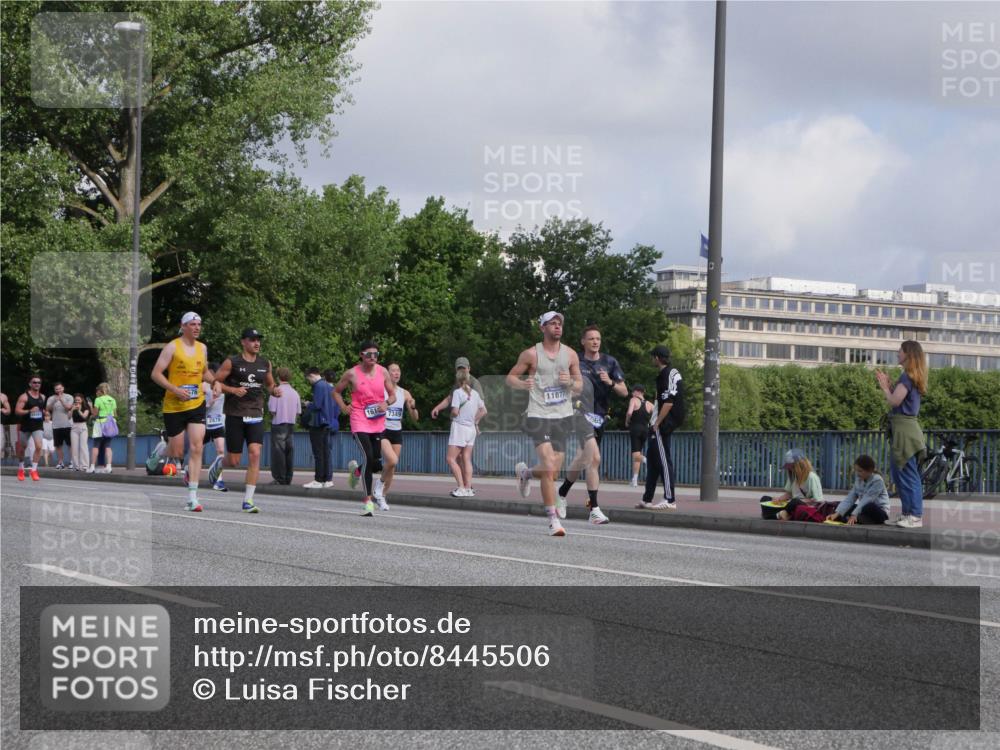 29.06.2025 - hella hamburg halbmarathon Luisa Fischer http://msf.ph/oto/8445506 29.06.2025 09:46:43 Kennedybrücke 2879, 161, 7349, 11877, 1065, 2879, 3075, 3968, 4678, 7349 meine-sportfotos.de