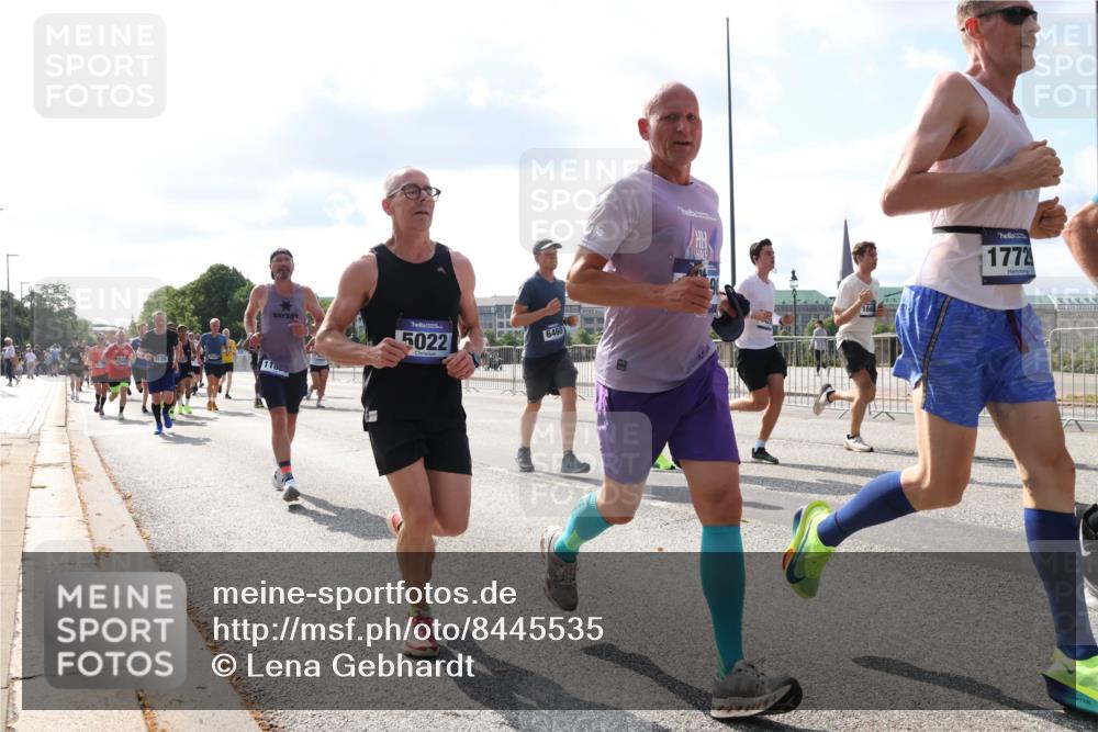 29.06.2025 - hella hamburg halbmarathon Lena Gebhardt http://msf.ph/oto/8445535 29.06.2025 09:53:22 Lombardsbrücke 3126, 1100, 5022, 6460, 1772, 1012, 1391, 1466, 1558, 1735, 1750, 1759, 2048, 2213, 2234, 2365, 2402, 2590, 2623, 2788, 2970, 3004, 3021, 3098, 3146, 3186, 3304, 3414, 3907, 3917, 3928, 4091, 4310, 4553, 4981, 4997, 5022, 5132, 5460, 5623, 5624, 5682, 5692, 6071, 6081, 6152, 6203, 6282, 6375, 6460, 6712, 6716, 6903, 7005, 7093, 7147, 7204, 7322, 7450, 7765, 8063, 8145, 8467, 8664, 9126, 9626, 9723, 9965, 13009 meine-sportfotos.de