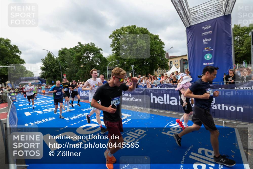 29.06.2025 - hella hamburg halbmarathon Zöllner http://msf.ph/oto/8445595 29.06.2025 10:57:33 Ziel 2236, 3435, 4502, 5015, 5134, 5728, 6281, 6302, 8393, 9727, 12144, 13245, 13394, 15695, 16093, 17758, 17828 meine-sportfotos.de